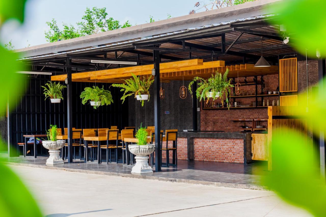 The Sun Resort Ratchaburi Exterior foto